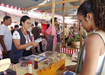 Maricá capacita comerciantes sobre manipulação de alimentos
