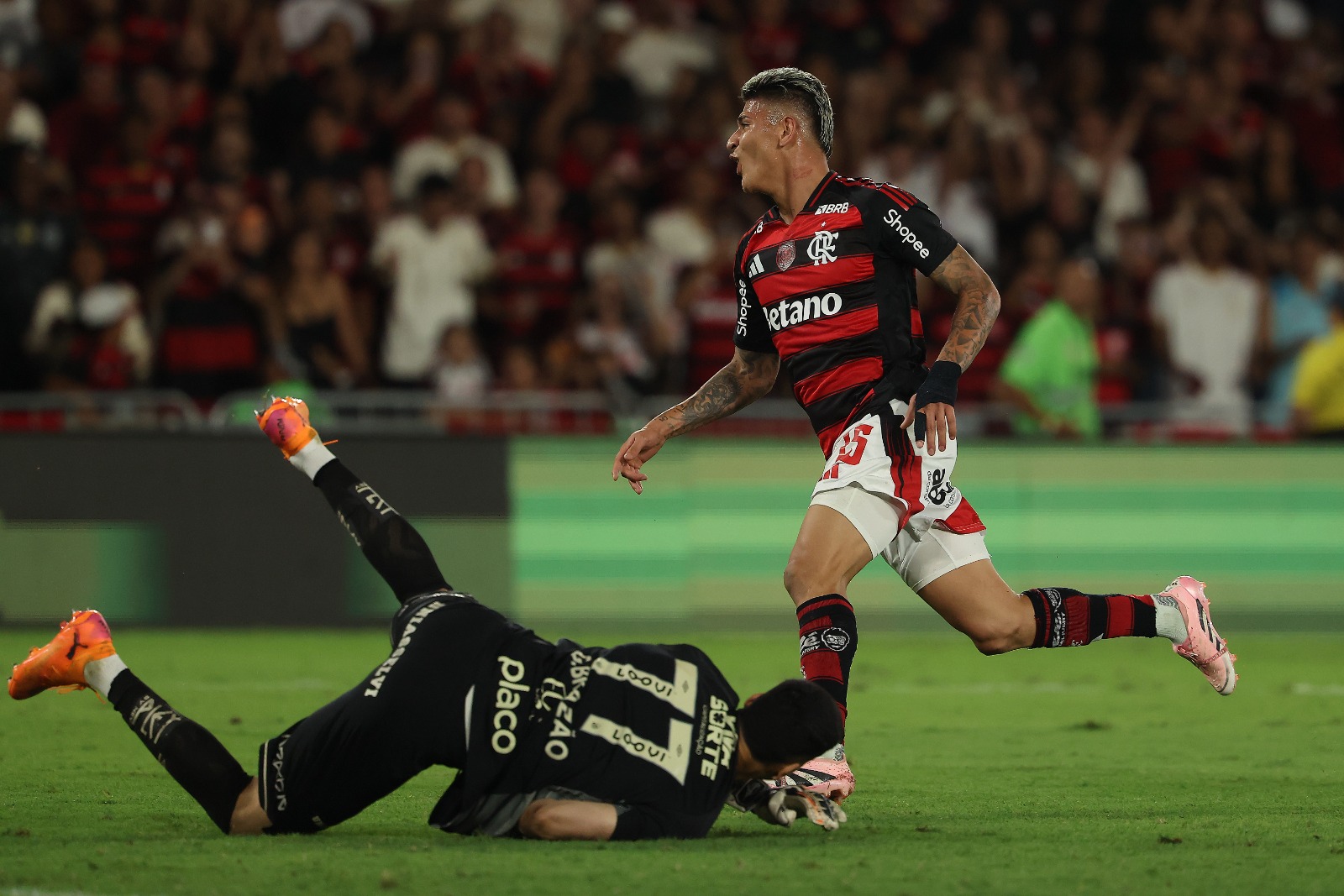 Flamengo vence Santos 3 a 2