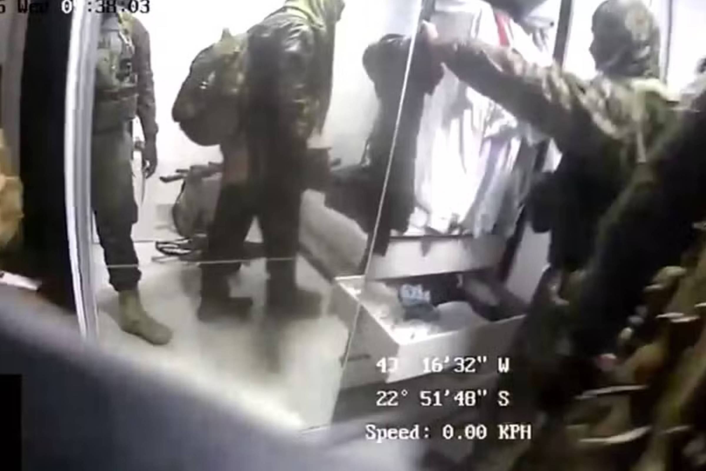 PM do Bope é flagrado furtando itens em operação