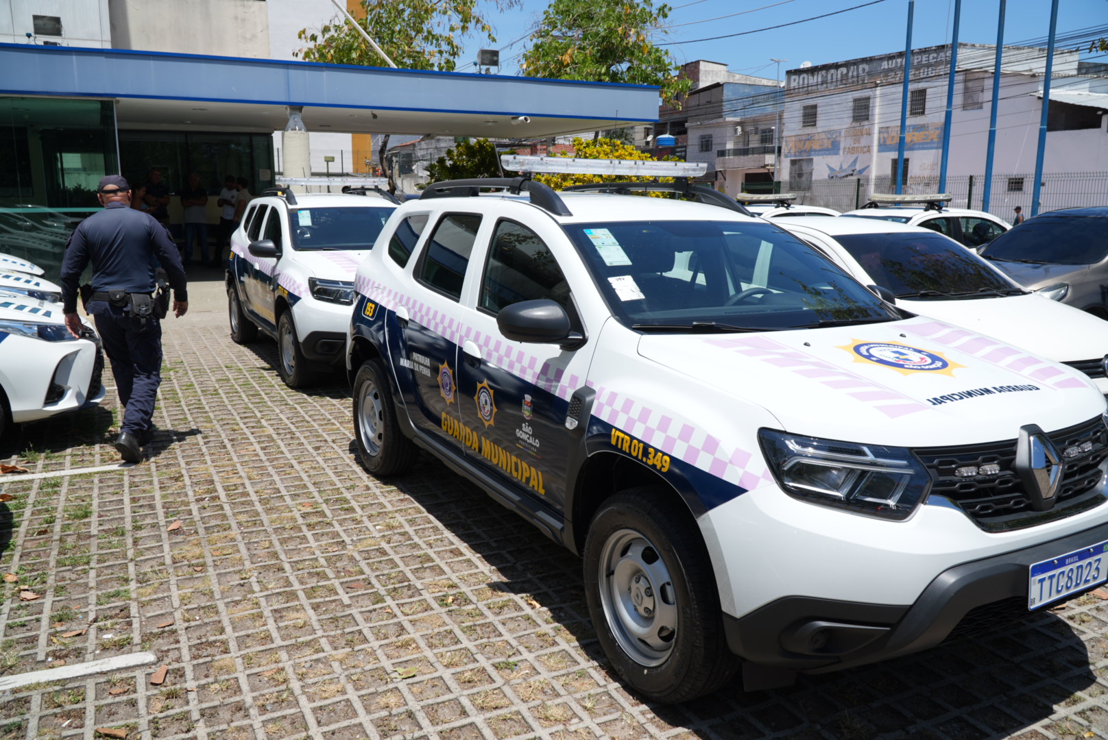 Patrulha Maria da Penha de São Gonçalo recebe duas novas viaturas para reforçar o atendimento e a proteção às mulheres vítimas de violência.