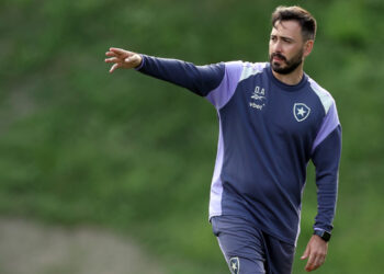 Davide Ancelotti deixa o Botafogo valorizado e entra no radar de clubes europeus após passagem positiva pelo futebol brasileiro.