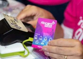Novo valor do Bilhete Único Intermunicipal já está em vigor e afeta usuários do transporte no Rio de Janeiro.
