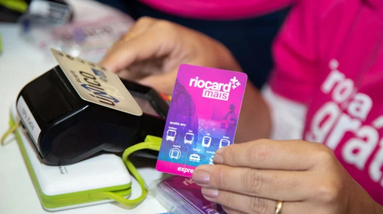 Novo valor do Bilhete Único Intermunicipal já está em vigor e afeta usuários do transporte no Rio de Janeiro.