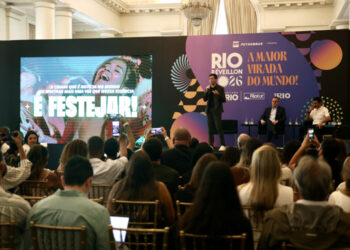 Rio prepara Réveillon 2026 com 13 palcos, mais de 70 atrações e queima de fogos com drones.