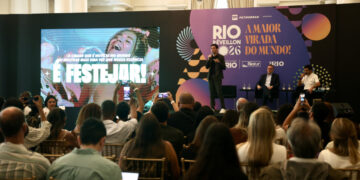 Rio prepara Réveillon 2026 com 13 palcos, mais de 70 atrações e queima de fogos com drones.