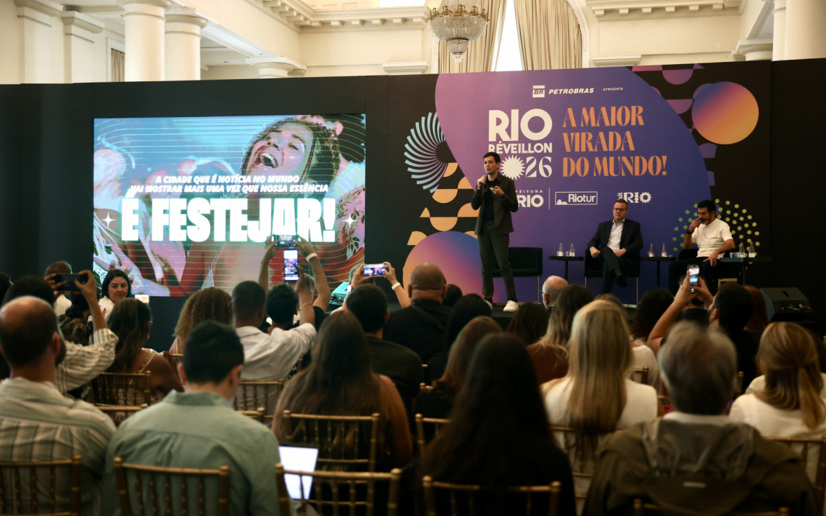 Rio prepara Réveillon 2026 com 13 palcos, mais de 70 atrações e queima de fogos com drones.