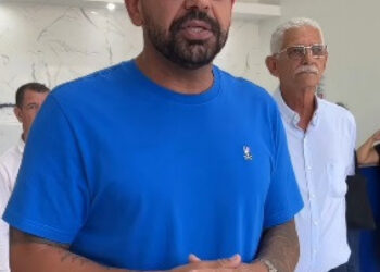 Ataque a tiros contra carro de vereador deixa PM ferido em Itaboraí e caso é investigado como tentativa de homicídio.