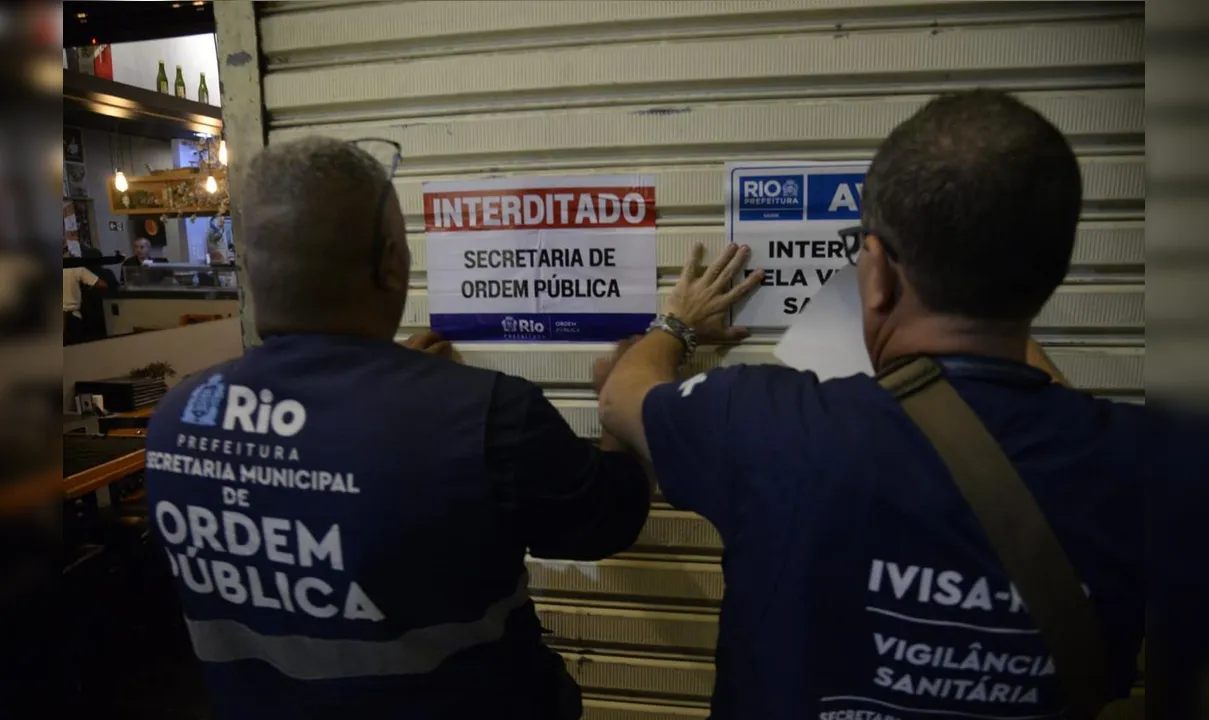 Bares e restaurante japonês são interditados em Botafogo após fiscalização encontrar sujeira e alimentos impróprios