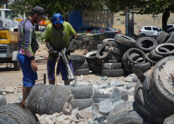 Prefeitura de São Gonçalo realiza reparos em Santa Luzia para apoiar a Operação Barricada Zero e melhorar a mobilidade urbana.