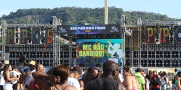 A 15ª edição do Rio Parada Funk reuniu fãs de várias gerações na Apoteose com shows e batalhas de passinho.