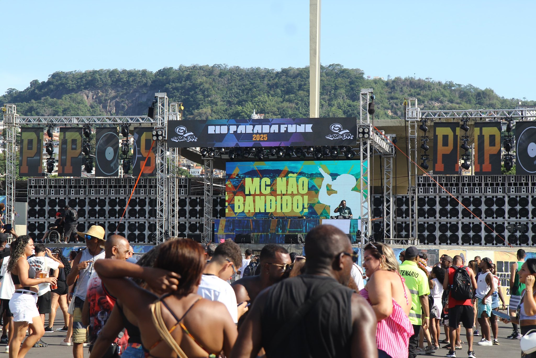 A 15ª edição do Rio Parada Funk reuniu fãs de várias gerações na Apoteose com shows e batalhas de passinho.