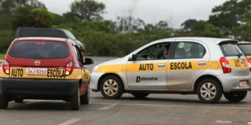 Nova resolução permite obter carteira de motorista sem autoescola, com aulas gratuitas e processo mais acessível.