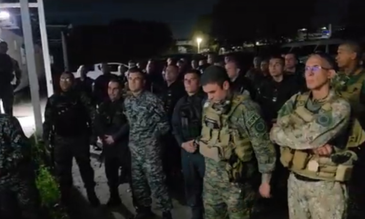 Ação reúne mil policiais no Complexo do Salgueiro em São Gonçalo para combate ao crime.