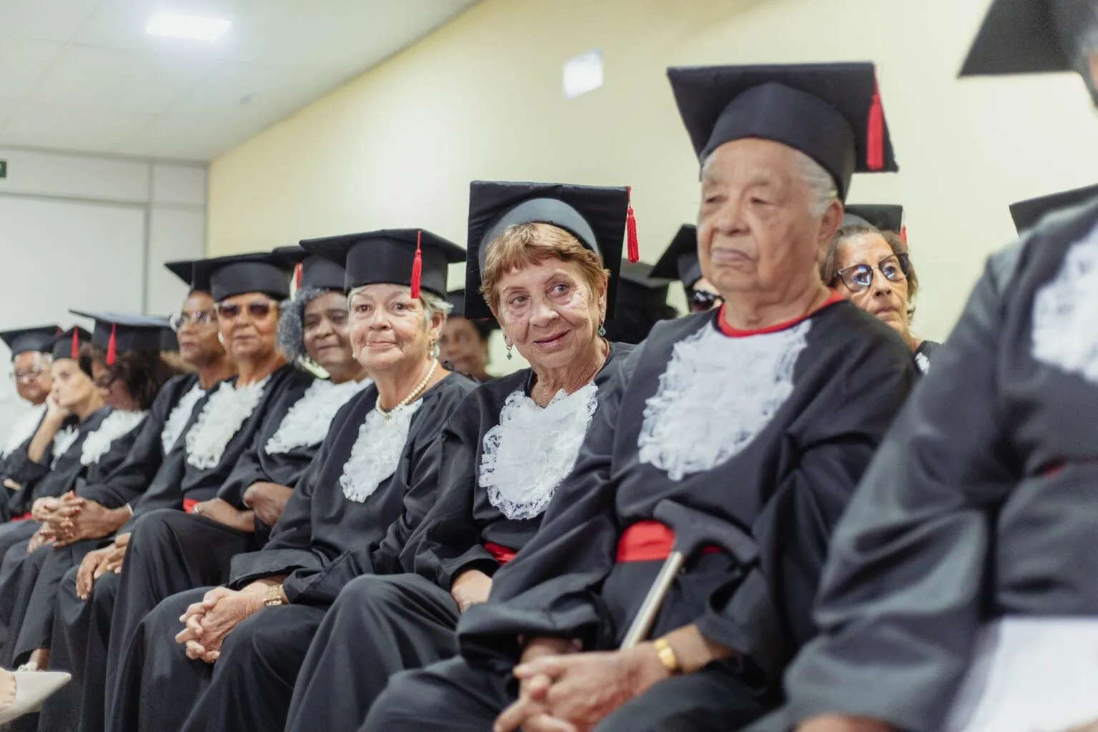 Maricá realizou a formatura de novas alunas da Escola do Idoso e anunciou a ampliação do programa para 2026.