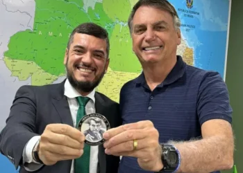 Bacellar, aliado político de Bolsonaro, é preso por suspeita de vazar operação da PF