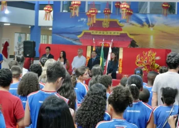 Maricá incorpora mandarim ao currículo de todas as escolas municipais em 2026, com cursos abertos à comunidade