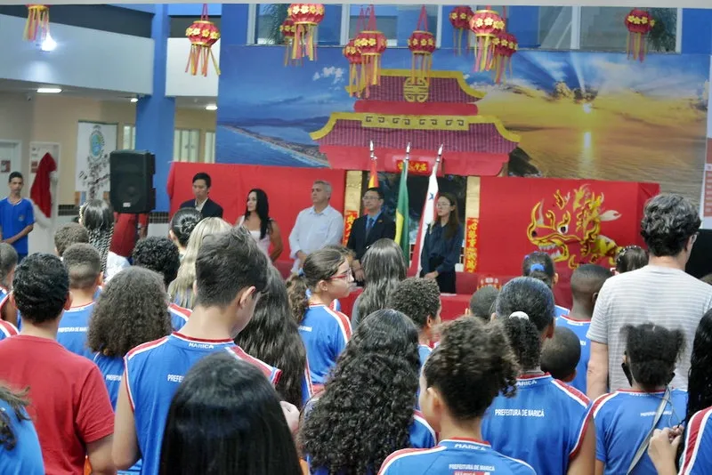 Maricá incorpora mandarim ao currículo de todas as escolas municipais em 2026, com cursos abertos à comunidade