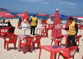 Quiosques são autuados por infrações em praias de Niterói