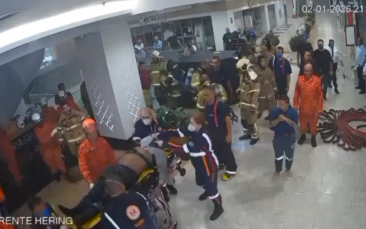 magens mostram resgate de segurança que tentou salvar colegas durante incêndio no Shopping Tijuca, na Zona Norte do Rio.