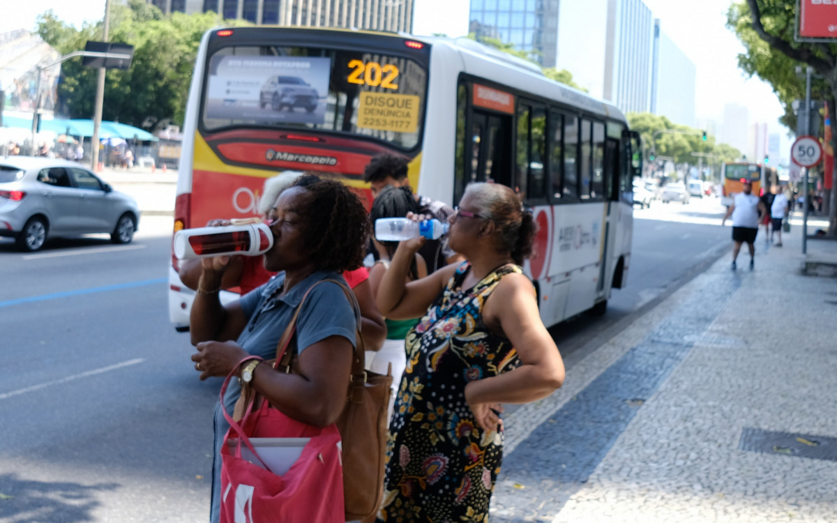 Rio de Janeiro registra 41,4 °C, enfrenta calor extremo e baixa umidade do ar pelo segundo dia seguido.