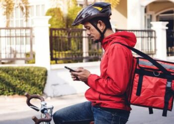 Nova lei determina que entregadores não são obrigados a subir até apartamentos em prédios residenciais.