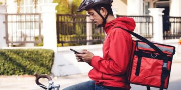 Nova lei determina que entregadores não são obrigados a subir até apartamentos em prédios residenciais.