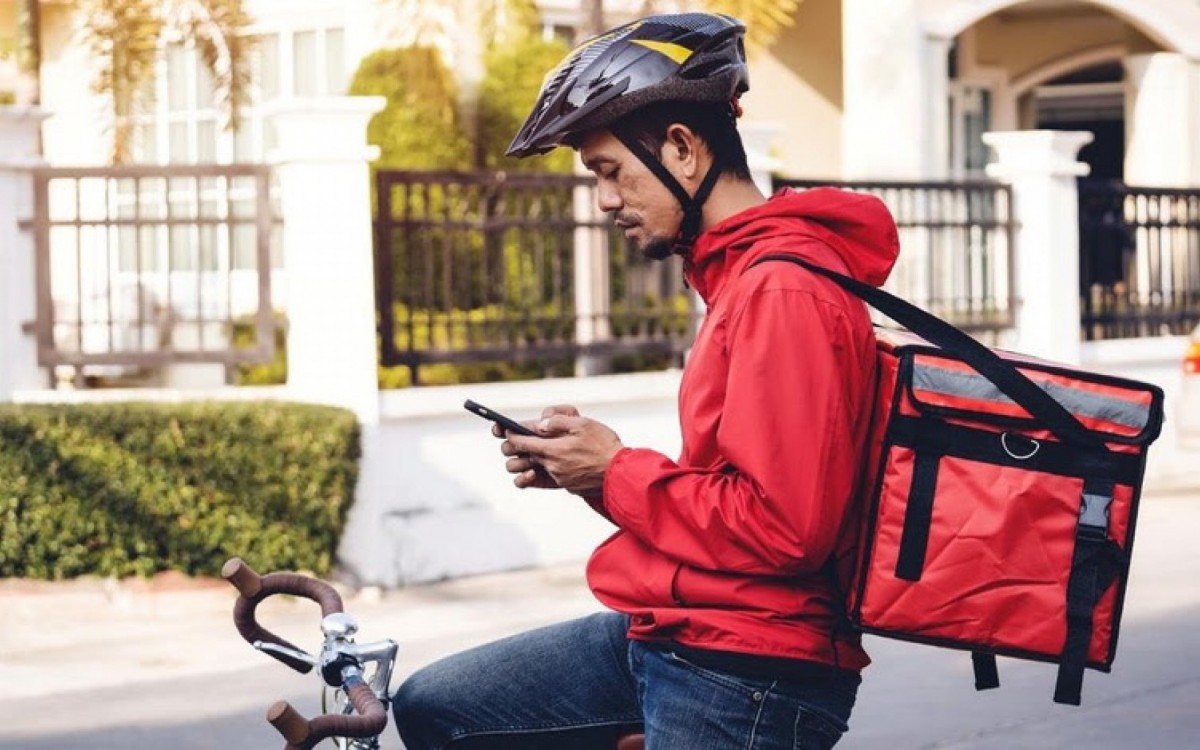 Nova lei determina que entregadores não são obrigados a subir até apartamentos em prédios residenciais.