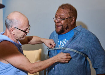 Martinho da Vila tira medidas da fantasia e confirma presença no desfile da Vila Isabel no Carnaval de 2026.