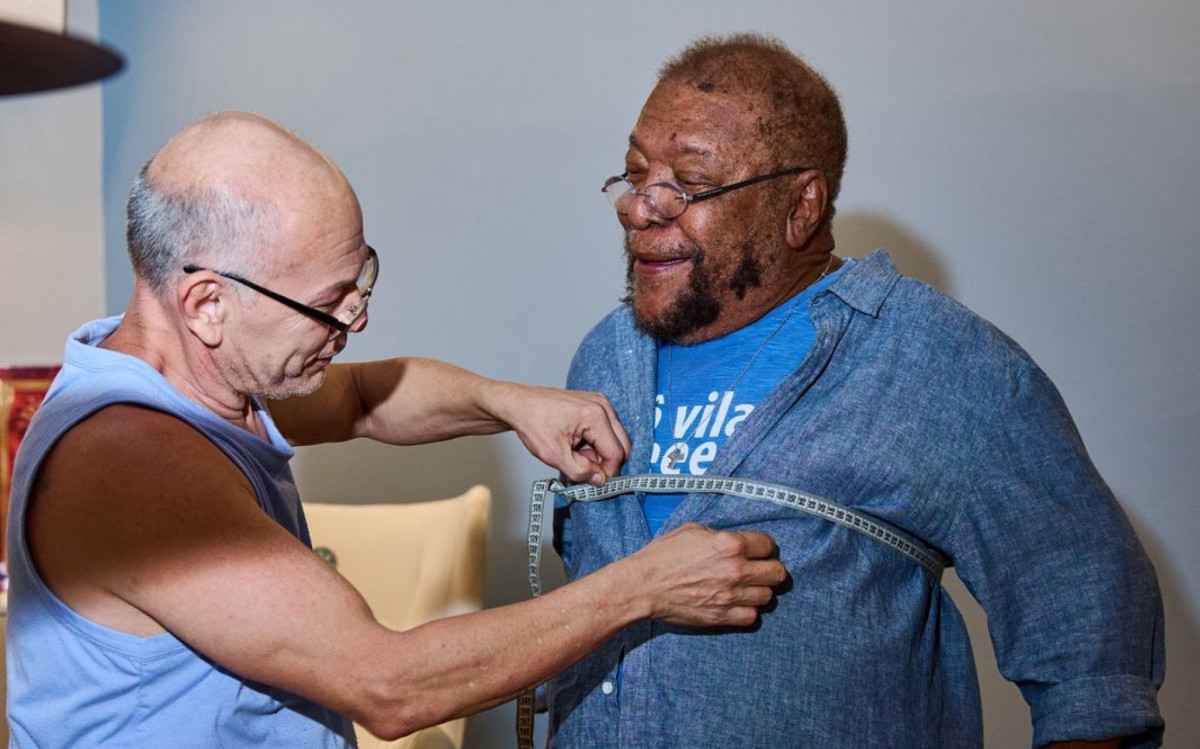 Martinho da Vila tira medidas da fantasia e confirma presença no desfile da Vila Isabel no Carnaval de 2026.