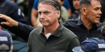 Ex-presidente Jair Bolsonaro é transferido para a Papudinha, no Distrito Federal, por decisão administrativa do sistema prisional.