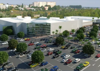 Prefeito marca início das obras de shopping aguardado há anos em Maricá, com expectativa de empregos e crescimento econômico.