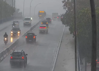 Temporal atinge o Rio após calor intenso, provoca alagamentos, afeta trânsito e causa transtornos em diferentes regiões da cidade
