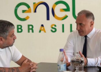Prefeito de Maricá cobra da Enel melhorias e investimentos na rede elétrica do município.