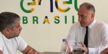 Prefeito de Maricá cobra da Enel melhorias e investimentos na rede elétrica do município.