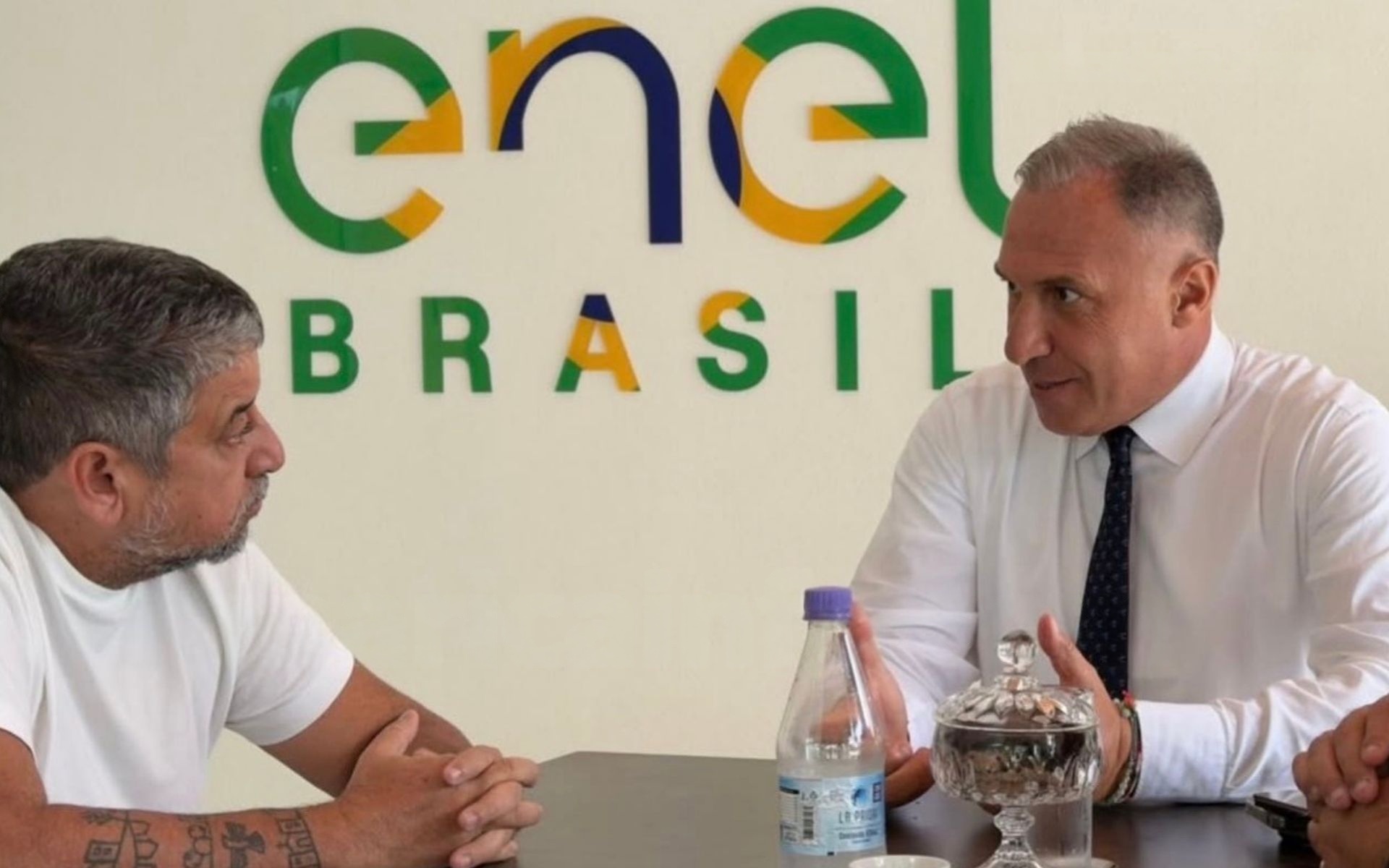 Prefeito de Maricá cobra da Enel melhorias e investimentos na rede elétrica do município.