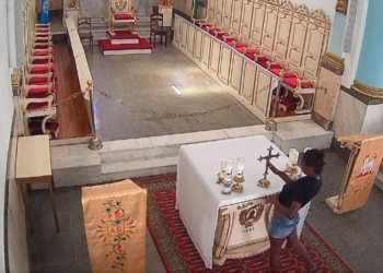 Furto dentro de igreja em Niterói foi registrado por câmeras de segurança e está sendo investigado pela polícia.