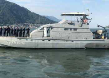 Marinha realiza operação de busca por embarcação com seis tripulantes desaparecida na região de Ponta Negra, em Maricá