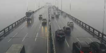 Trânsito intenso provoca lentidão nos acessos à Ponte Rio-Niterói e aumenta o tempo de travessia nesta manhã.