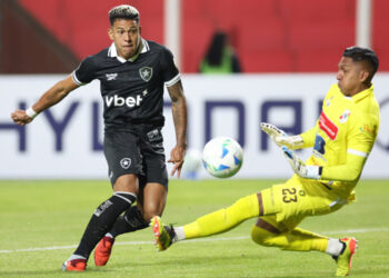 Botafogo é derrotado pelo Nacional Potosí na altitude, mas mantém chances de classificação na Libertadores e aposta na força em casa.