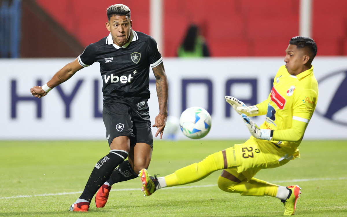 Botafogo é derrotado pelo Nacional Potosí na altitude, mas mantém chances de classificação na Libertadores e aposta na força em casa.