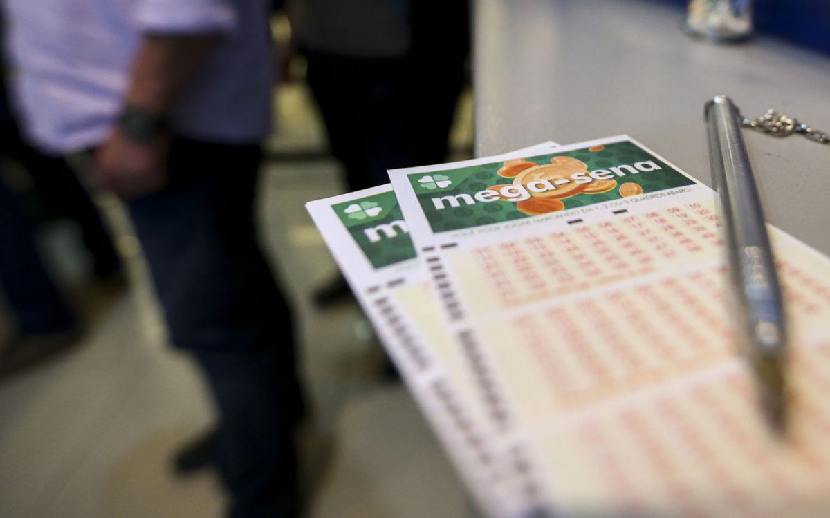 Mega-Sena acumula e sorteia R$ 144 milhões nesta quinta-feira. Saiba como apostar e participar do concurso.