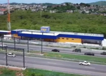 BR-101 em São Gonçalo terá interdições noturnas para obras. Motoristas devem redobrar atenção e planejar rotas alternativas.