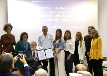 Niterói recebe o primeiro PET-CT do SUS na região metropolitana, ampliando exames oncológicos e reduzindo filas na rede pública.