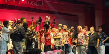 Comunidade lota quadra da Viradouro para celebrar o título do Carnaval 2026 em uma noite de festa, emoção e reconhecimento pelo trabalho da escola.