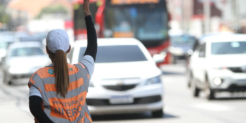 Carnaval provoca interdições e mudanças no trânsito em bairros de Niterói a partir desta sexta-feira. Motoristas devem ficar atentos aos desvios.