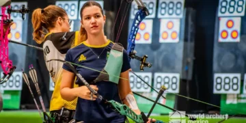 Ana Luiza conquista bronze em competição internacional e assume a terceira posição no ranking mundial indoor, destacando o esporte de Maricá.