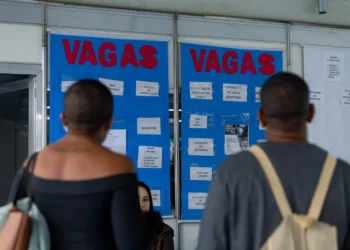 Casa do Trabalhador anuncia centenas de vagas de emprego em Maricá para diferentes áreas e níveis de escolaridade.