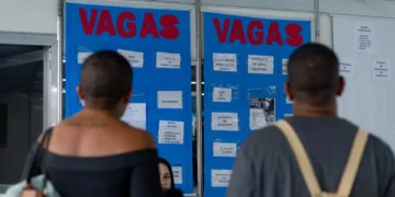 Casa do Trabalhador anuncia centenas de vagas de emprego em Maricá para diferentes áreas e níveis de escolaridade.