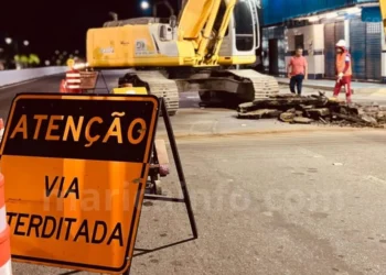 Maricá inicia obra de drenagem e interdita trecho da RJ-106 à noite para melhorar o escoamento e reduzir alagamentos.