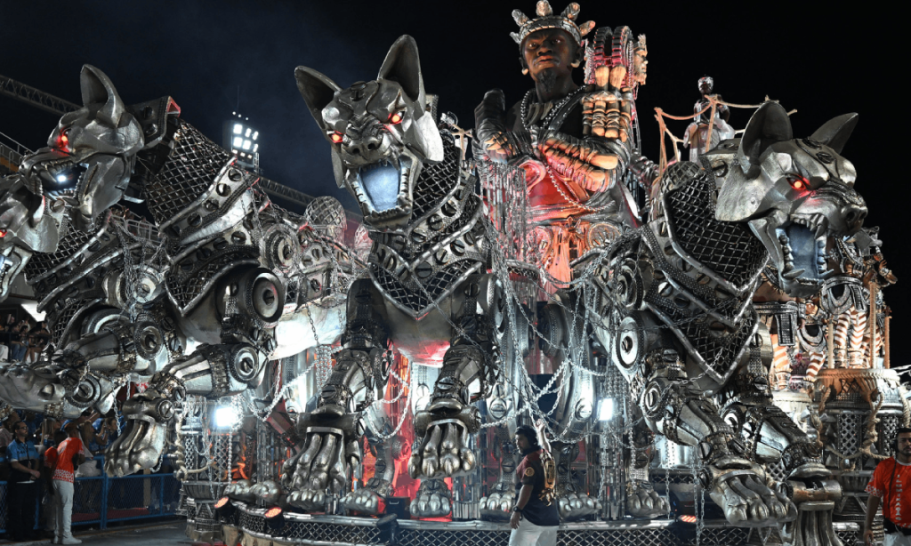 União de Maricá vence a Série Ouro e garante acesso ao Grupo Especial do Carnaval do Rio, marcando um momento histórico para a escola.